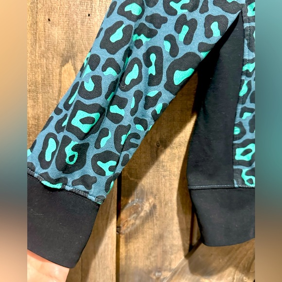 EUC Wrangler Retro Teal & Black Cheetah Hooded Jacket - Picture 7 of 15